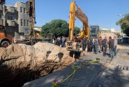 آسیب به شبکه فاضلاب خیابان عباسی در اثر فرو نشست زمین