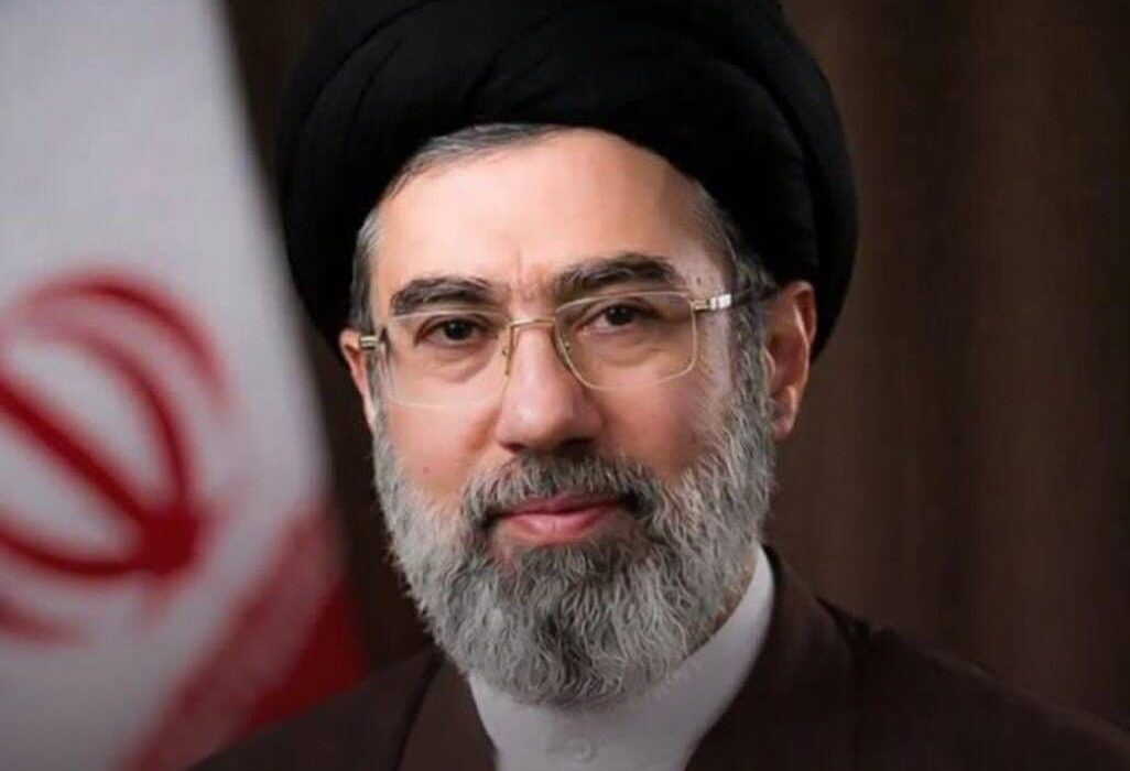 آیت الله سید مجتبی حسینی خامنهای سومین رهبر جمهوری اسلامی ایران شد