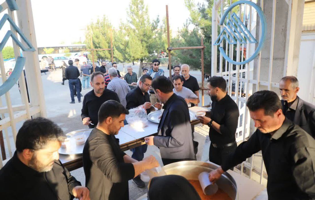 هم‌نوا با کاروان عشق؛ نذری کارکنان شرکت عمران شهر جدید سهند در سومین روز شهادت اباعبدالله الحسین(ع)
