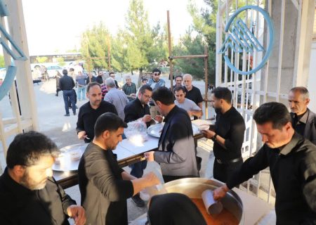 هم‌نوا با کاروان عشق؛ نذری کارکنان شرکت عمران شهر جدید سهند در سومین روز شهادت اباعبدالله الحسین(ع)