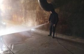 شست و شوی مخزن زون ۳ تصفیه خانه آب شهرستان اهر در راستای ارتقای کیفیت آب شرب