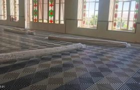 نصب کفپوشهای محافظتی فرشهای تاریخی در تالار تشریفات عمارت ساعت