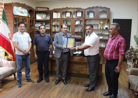 در نشستی صمیمانه با اعضای هیئت‌مدیره انجمن صنفی انجام شد؛ تقدیر اعضای انجمن صنفی پیرادامپزشکان آذربایجان شرقی از مدیرکل دامپزشکی استان به پاس حل مشکلات بیمه‌ای