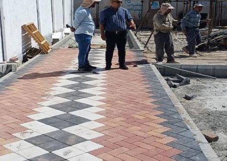 اجرای سنگفرش پیاده رو ها در بوستان در حال احداث دانشسرا
