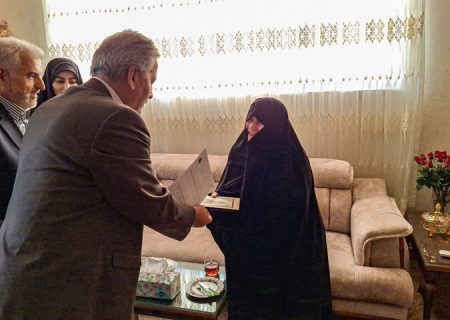 سلمانی: همسران شهدا نماد صبر و استواری در جامعه هستند