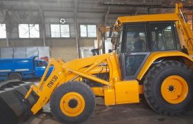 تقویت ناوگان ماشین‌آلات شهرداری منطقه ۸ تبریز با خرید یک دستگاه بیل بکهو