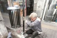 نصب ۴۰ سطل زباله فلزی پایه‌دار در معابر مرکزی شهر