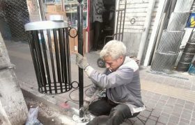 نصب ۴۰ سطل زباله فلزی پایه‌دار در معابر مرکزی شهر