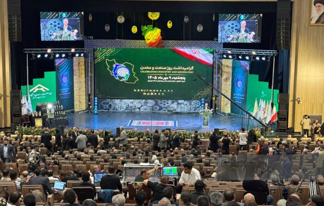 تجلیل از واحدهای نمونه صنعتی و معدنی استان در همایش روز صنعت، معدن و تجارت آذربایجان‌شرقی