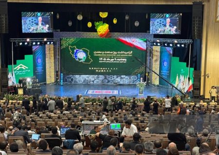 تجلیل از واحدهای نمونه صنعتی و معدنی استان در همایش روز صنعت، معدن و تجارت آذربایجان‌شرقی